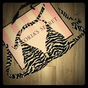 👙Victoria’s Secret Zebra Bikini Top Lined